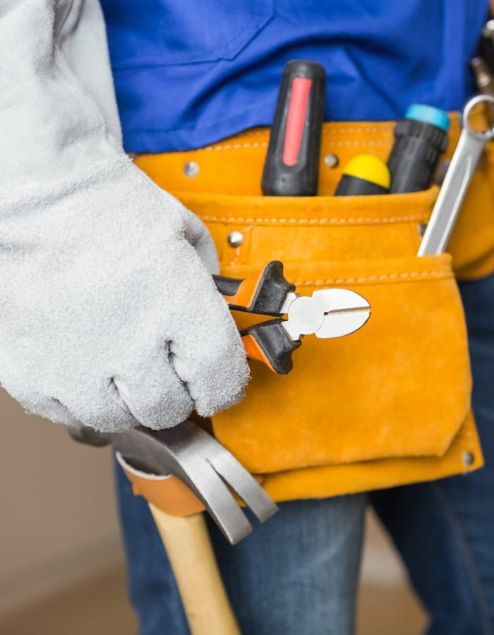 close-up-of-handyman-in-tool-belt-in-a-new-house.jpg